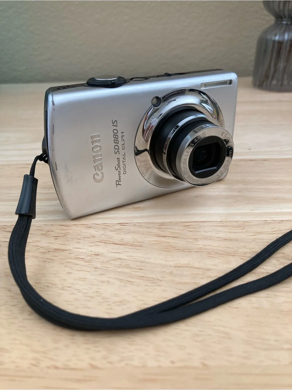 Canon PowerShot SD880 IS Digital Camera 10MP, 4x Optical Zoom + 8 GB Memory Card